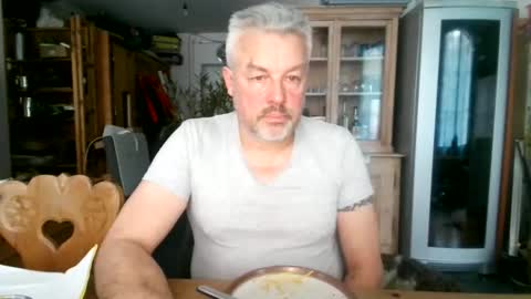 Snapshot of berg_boy chatting on February 6, 11:54 am Martin online show from February 6, 11:54 am