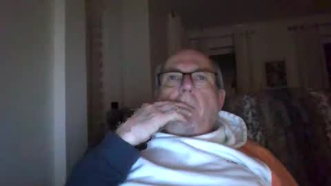 bernard1102 online show from December 15, 3:34 am