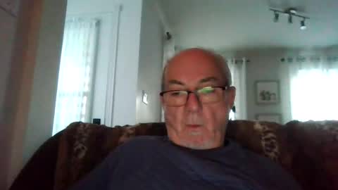 bernard1102 online show from October 12, 11:15 am