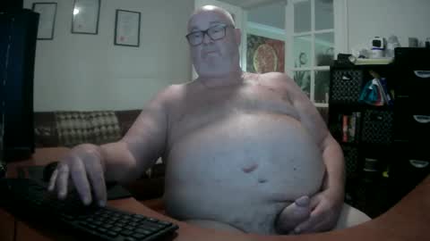 Snapshot of bigaussie5 chatting on February 6, 1:49 am Bigaussie online show from February 6, 1:49 am