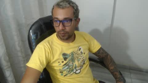 Snapshot of bigcock_hair chatting on October 12, 11:10 pm bigcock_hair online show from October 12, 11:10 pm
