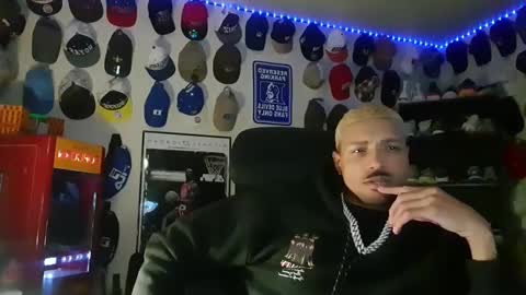 Snapshot of bigdickwj chatting on September 9, 1:49 am bigdickwj online show from September 9, 1:49 am