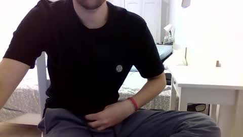 Snapshot of biggbaguette1 chatting on October 13, 3:29 pm biggbaguette1 online show from October 13, 3:29 pm