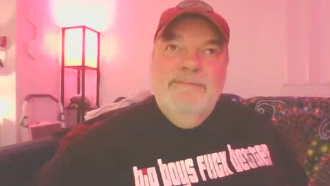 Snapshot of bigstuffbear chatting on February 13, 6:52 am bigstuffbear online show from February 13, 6:52 am