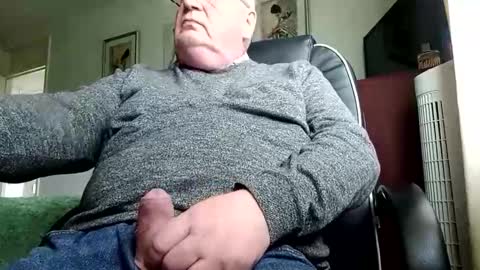 billlllllyb online show from April 28, 11:37 am