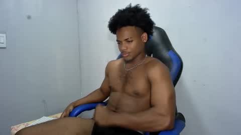 tu morenito online show from April 8, 9:45 pm