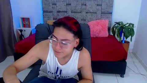 Snapshot of blade_sensual chatting on October 15, 5:15 am blade_sensual online show from October 15, 5:15 am