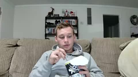 Snapshot of blakeandskylar chatting on December 21, 3:47 am BlakeAndSkylar online show from December 21, 3:47 am