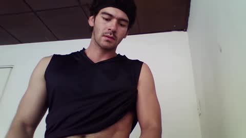 Snapshot of blckhorse19 chatting on February 18, 3:10 pm blckhorse19 online show from February 18, 3:10 pm
