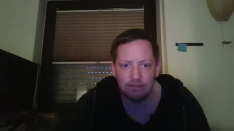 Snapshot of blonde32m chatting on February 2, 6:15 am blonde32m online show from February 2, 6:15 am