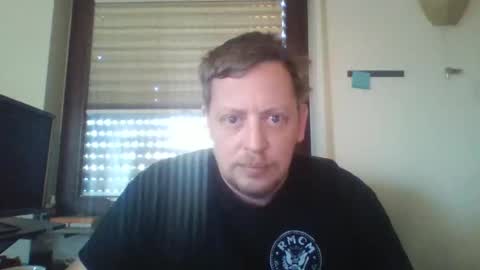 Snapshot of blonde32m chatting on March 2, 6:16 am blonde32m online show from March 2, 6:16 am