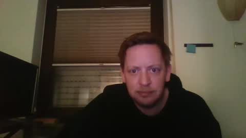 Snapshot of blonde32m chatting on February 9, 11:25 pm blonde32m online show from February 9, 11:25 pm