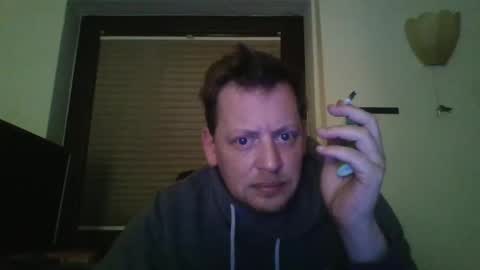Snapshot of blonde32m chatting on December 22, 3:33 am blonde32m online show from December 22, 3:33 am