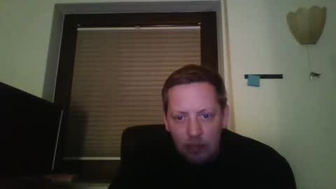 Snapshot of blonde32m chatting on January 4, 5:37 pm blonde32m online show from January 4, 5:37 pm