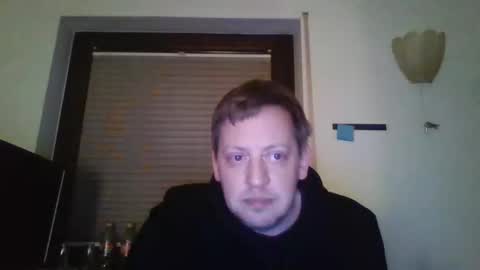 Snapshot of blonde32m chatting on January 3, 12:11 am blonde32m online show from January 3, 12:11 am
