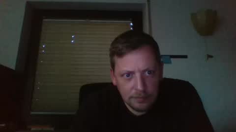 Snapshot of blonde32m chatting on December 8, 2:52 pm blonde32m online show from December 8, 2:52 pm