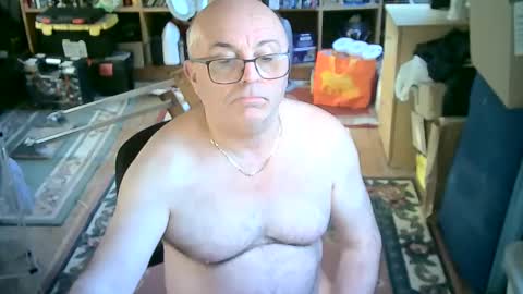 Snapshot of bluebox65 chatting on March 5, 4:24 pm bluebox65 online show from March 5, 4:24 pm