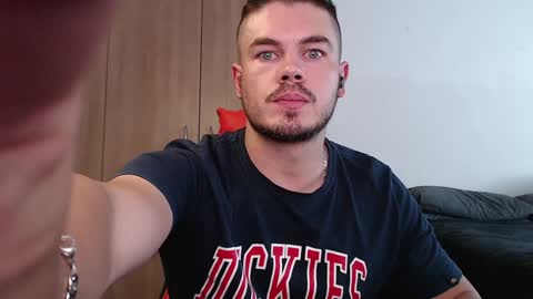 Snapshot of blueeyeboy0 chatting on January 8, 12:37 pm blueeyeboy0 online show from January 8, 12:37 pm