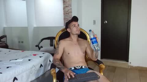 Snapshot of booyhott_ chatting on October 5, 10:03 pm booyhott_ online show from October 5, 10:03 pm