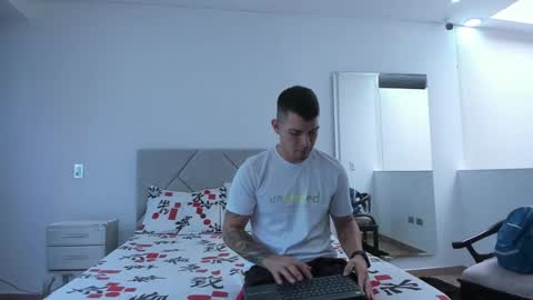 Snapshot of booyhott_ chatting on September 24, 7:34 pm booyhott_ online show from September 24, 7:34 pm