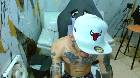 boy_tatto77 online show from March 24, 12:54 pm