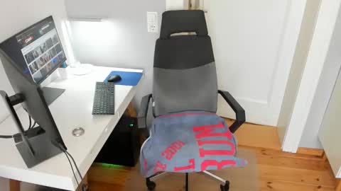 Julian online show from April 6, 11:00 am