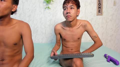 ALEX - TAYLER  -MIKE online show from April 8, 4:57 am