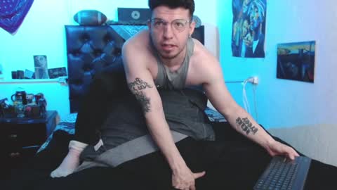 brad hot boy online show from January 11, 4:14 pm