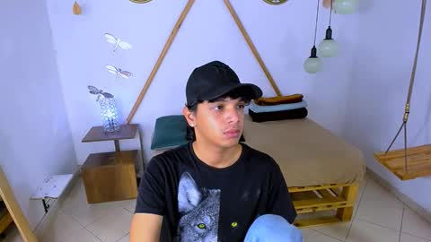 Snapshot of brand_hades chatting on October 15, 7:21 pm B R A N D online show from October 15, 7:21 pm