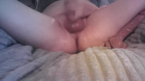 Snapshot of bri20fu chatting on October 17, 6:23 pm raining down on me online show from October 17, 6:23 pm