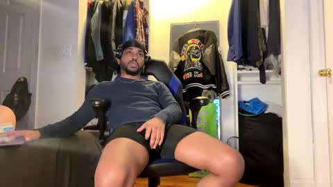 Brownskinshortyy online show from December 19, 6:23 am