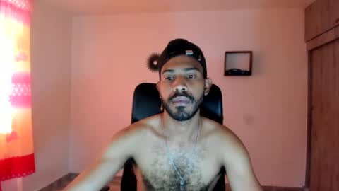 bruce_1111 online show from June 5, 6:14 pm