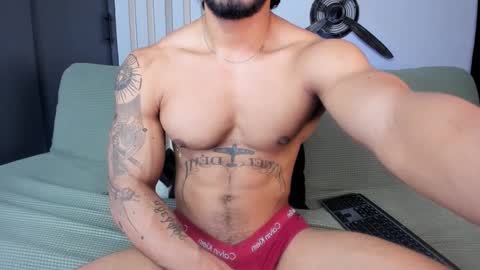 Snapshot of bruce_roldan chatting on February 18, 8:37 pm bruce roldan online show from February 18, 8:37 pm