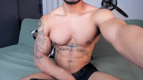 Snapshot of bruce_roldan chatting on December 3, 2:45 am bruce roldan online show from December 3, 2:45 am
