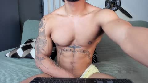 Snapshot of bruce_roldan chatting on December 31, 7:18 pm bruce roldan online show from December 31, 7:18 pm