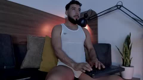 Andres Suarez online show from June 3, 8:36 pm