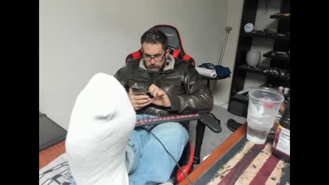 Snapshot of brutalmaster1983 chatting on December 21, 6:09 am BRUTALMASTER1983 online show from December 21, 6:09 am