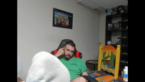 Snapshot of brutalmaster1983 chatting on December 7, 6:32 am BRUTALMASTER1983 online show from December 7, 6:32 am