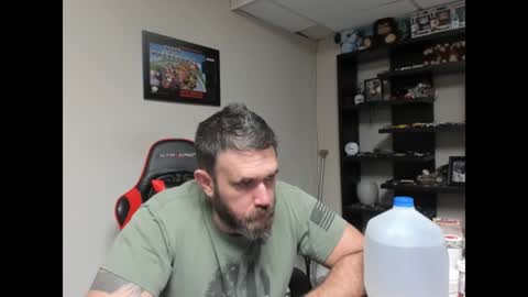 Snapshot of brutalmaster1983 chatting on December 22, 5:23 am BRUTALMASTER1983 online show from December 22, 5:23 am