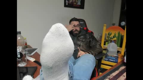 Snapshot of brutalmaster1983 chatting on January 8, 5:16 am BRUTALMASTER1983 online show from January 8, 5:16 am