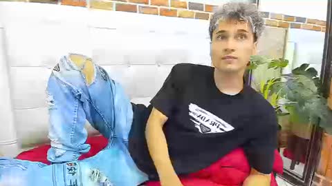 Snapshot of buddy_whitte chatting on September 10, 1:54 pm Buddy Whitte online show from September 10, 1:54 pm