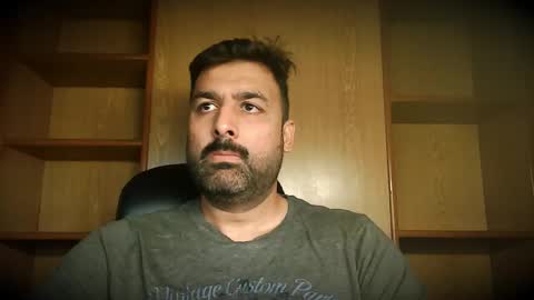 Hairy Arabian online show from November 10, 4:50 am