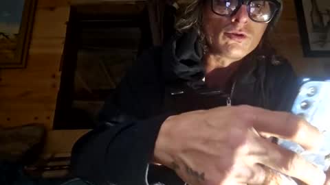 LostSingledad online show from March 29, 8:14 am