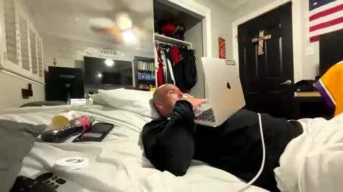 burrito3890620 online show from April 8, 3:40 am