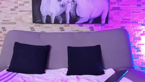 Alexis  Eric - Independent Model online show from December 20, 11:10 am