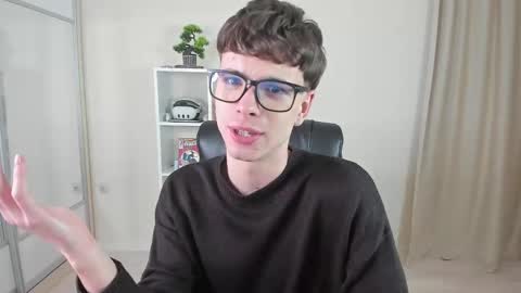 Hey I am Calvin  online show from February 12, 7:13 pm