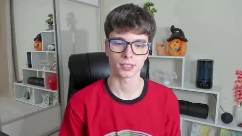 Hey I am Calvin  online show from February 21, 7:10 pm