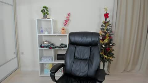 Hey I am Calvin  online show from December 20, 7:17 pm