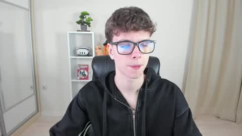 Hey I am Calvin  online show from January 31, 7:08 pm