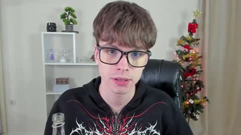 Hey I am Calvin  online show from December 8, 7:11 pm